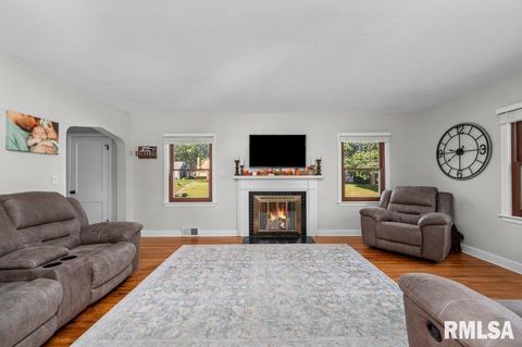 Tiny photo for 2133 WARREN Street, Davenport, IA 52804 (MLS # QC4270070)