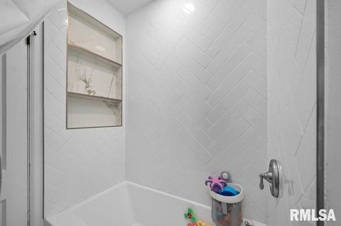 Tiny photo for 2133 WARREN Street, Davenport, IA 52804 (MLS # QC4270070)