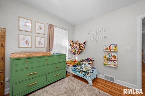 Tiny photo for 2133 WARREN Street, Davenport, IA 52804 (MLS # QC4270070)