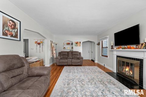 Tiny photo for 2133 WARREN Street, Davenport, IA 52804 (MLS # QC4270070)