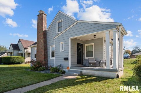 Photo of 2133 WARREN Street, Davenport, IA 52804 (MLS # QC4270070)
