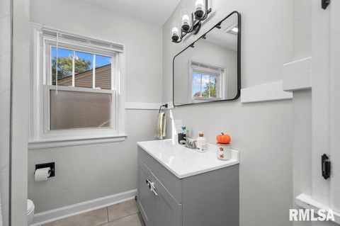 Tiny photo for 2133 WARREN Street, Davenport, IA 52804 (MLS # QC4270070)