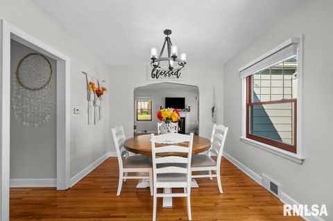 Tiny photo for 2133 WARREN Street, Davenport, IA 52804 (MLS # QC4270070)