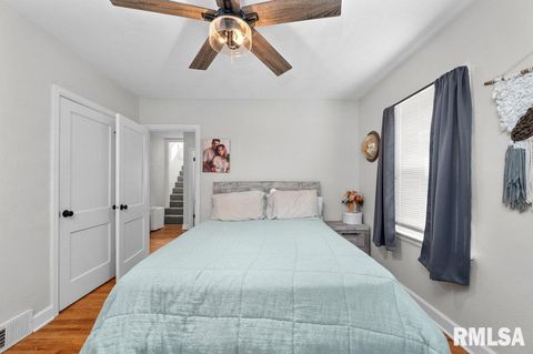 Tiny photo for 2133 WARREN Street, Davenport, IA 52804 (MLS # QC4270070)