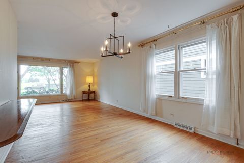 Tiny photo for 1407 N Douglas Avenue, Arlington Heights, IL 60004 (MLS # 12612327)