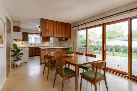 Tiny photo for 1407 N Douglas Avenue, Arlington Heights, IL 60004 (MLS # 12612327)