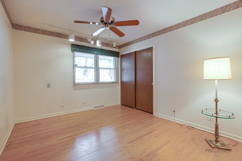 Tiny photo for 1407 N Douglas Avenue, Arlington Heights, IL 60004 (MLS # 12612327)