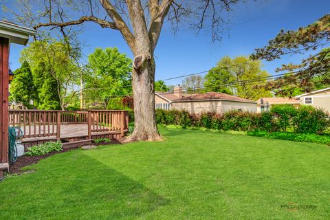 Tiny photo for 1407 N Douglas Avenue, Arlington Heights, IL 60004 (MLS # 12612327)