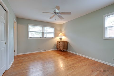 Tiny photo for 1407 N Douglas Avenue, Arlington Heights, IL 60004 (MLS # 12612327)