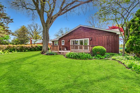 Tiny photo for 1407 N Douglas Avenue, Arlington Heights, IL 60004 (MLS # 12612327)