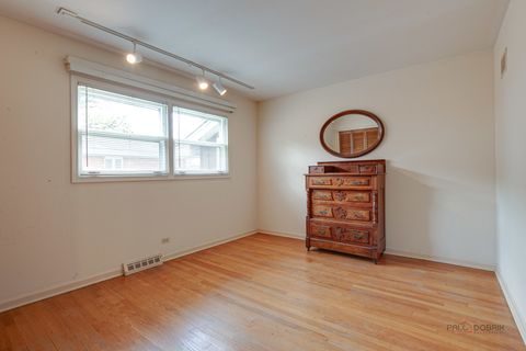 Tiny photo for 1407 N Douglas Avenue, Arlington Heights, IL 60004 (MLS # 12612327)