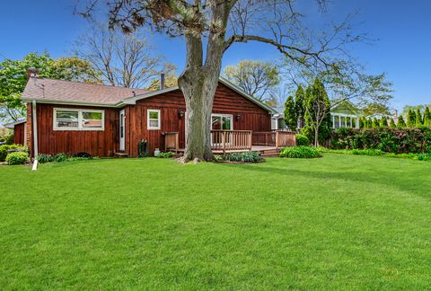 Tiny photo for 1407 N Douglas Avenue, Arlington Heights, IL 60004 (MLS # 12612327)