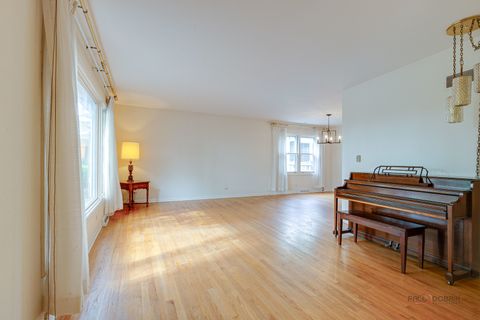 Tiny photo for 1407 N Douglas Avenue, Arlington Heights, IL 60004 (MLS # 12612327)