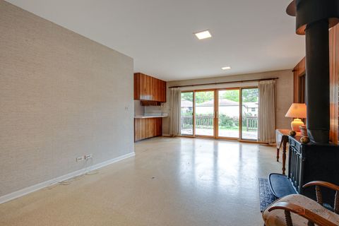 Tiny photo for 1407 N Douglas Avenue, Arlington Heights, IL 60004 (MLS # 12612327)