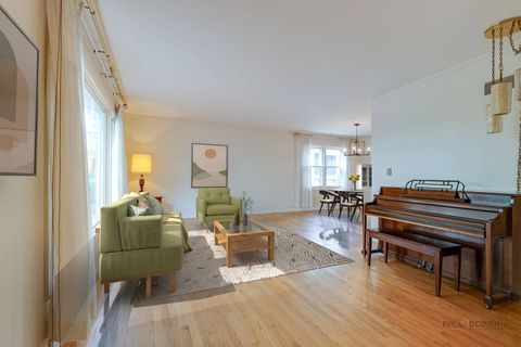 Tiny photo for 1407 N Douglas Avenue, Arlington Heights, IL 60004 (MLS # 12612327)