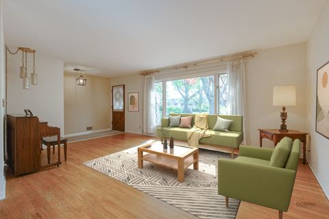 Tiny photo for 1407 N Douglas Avenue, Arlington Heights, IL 60004 (MLS # 12612327)