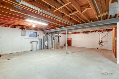 Tiny photo for 1407 N Douglas Avenue, Arlington Heights, IL 60004 (MLS # 12612327)