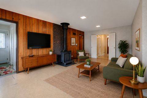 Tiny photo for 1407 N Douglas Avenue, Arlington Heights, IL 60004 (MLS # 12612327)