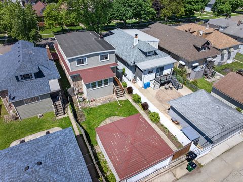 Tiny photo for 3741 Clinton Avenue, Berwyn, IL 60402 (MLS # 12638033)