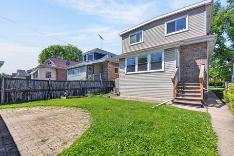 Tiny photo for 3741 Clinton Avenue, Berwyn, IL 60402 (MLS # 12638033)