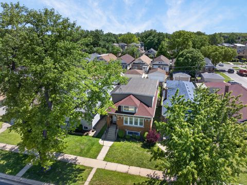 Tiny photo for 3741 Clinton Avenue, Berwyn, IL 60402 (MLS # 12638033)