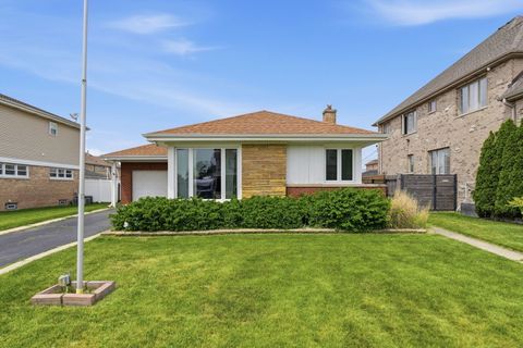 Photo of 8130 W Berwyn Avenue, Chicago, IL 60656 (MLS # 12631570)