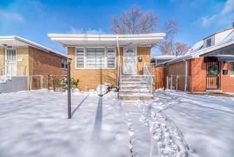 Photo of 1472 W 74th Street, Chicago, IL 60636 (MLS # 12534148)
