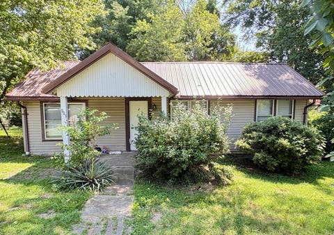 Photo of 803 N Allyn Street, Carbondale, IL 62901 (MLS # 12717342)