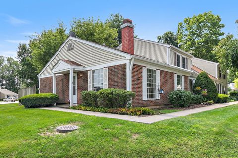 Photo of 60 Bright Oaks Circle #1, Cary, IL 60013 (MLS # 12485938)