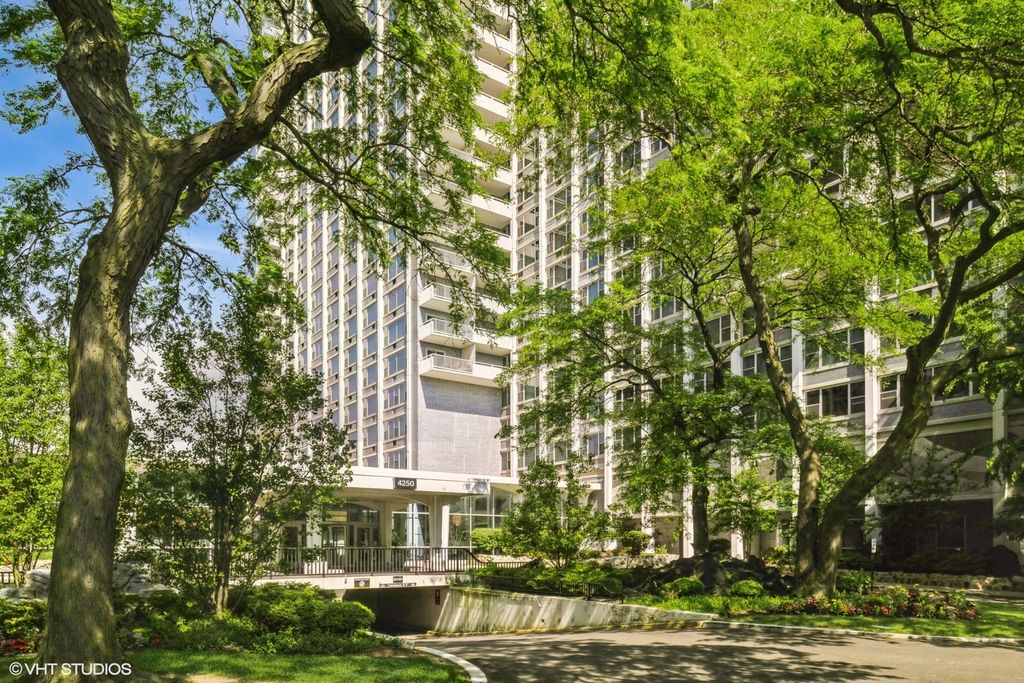 Photo for 4250 N Marine Drive #1511, Chicago, IL 60613 (MLS # 12471555)