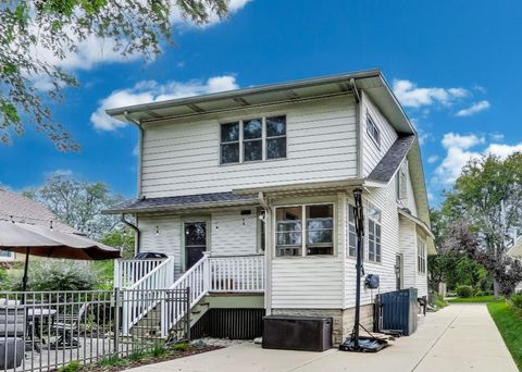 Tiny photo for 408 E Evergreen Street, Wheaton, IL 60187 (MLS # 12472492)