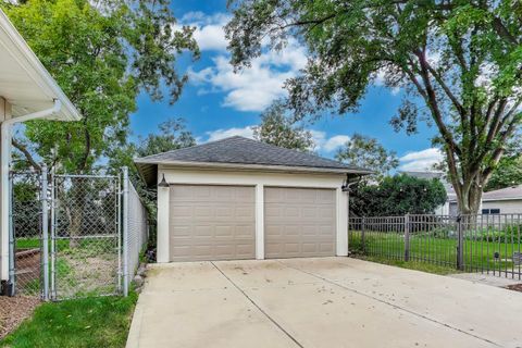 Tiny photo for 408 E Evergreen Street, Wheaton, IL 60187 (MLS # 12472492)