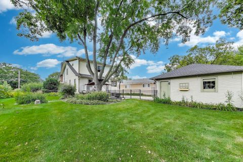 Tiny photo for 408 E Evergreen Street, Wheaton, IL 60187 (MLS # 12472492)