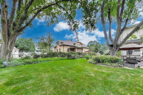Tiny photo for 408 E Evergreen Street, Wheaton, IL 60187 (MLS # 12472492)
