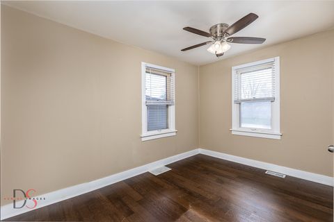 Tiny photo for 305 Thompson Street, Ottawa, IL 61350 (MLS # 12619660)