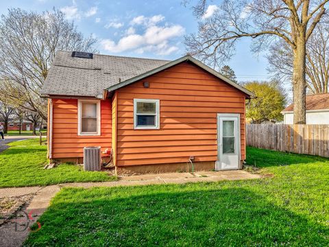 Tiny photo for 305 Thompson Street, Ottawa, IL 61350 (MLS # 12619660)
