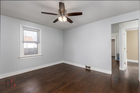 Tiny photo for 305 Thompson Street, Ottawa, IL 61350 (MLS # 12619660)