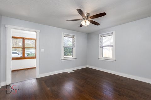 Tiny photo for 305 Thompson Street, Ottawa, IL 61350 (MLS # 12619660)