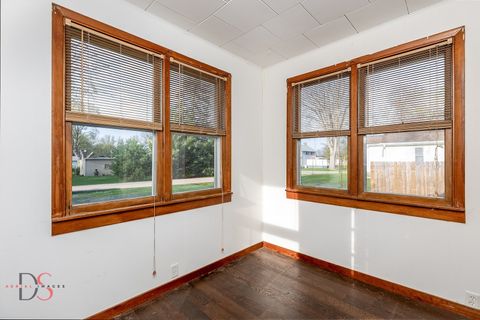 Tiny photo for 305 Thompson Street, Ottawa, IL 61350 (MLS # 12619660)