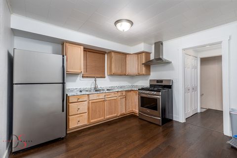 Tiny photo for 305 Thompson Street, Ottawa, IL 61350 (MLS # 12619660)