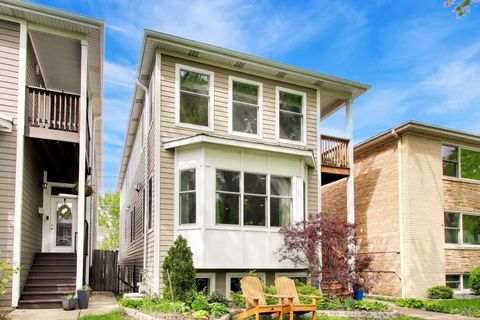 Photo of 5404 W Leland Avenue, Chicago, IL 60630 (MLS # 12634561)