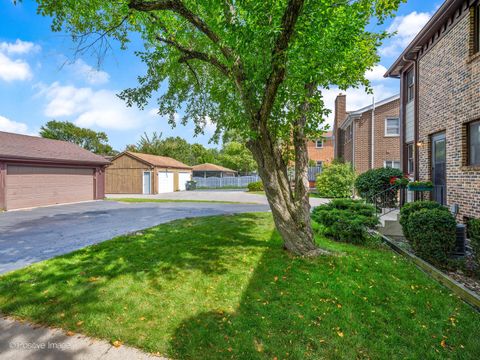 Tiny photo for 1105 W Hillgrove Avenue #1105, La Grange, IL 60525 (MLS # 12469941)