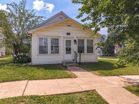 Tiny photo for 501 E Jackson Street, Bloomington, IL 61701 (MLS # 12659671)
