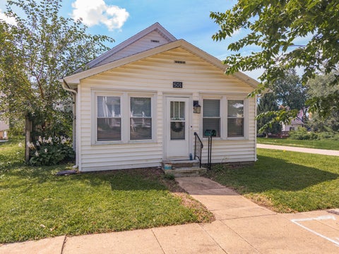 Photo of 501 E Jackson Street, Bloomington, IL 61701 (MLS # 12659671)