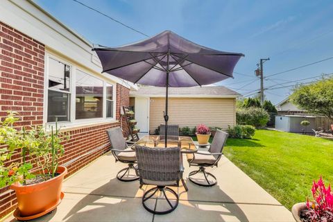 Tiny photo for 304 Amherst Avenue, Des Plaines, IL 60016 (MLS # 12498913)