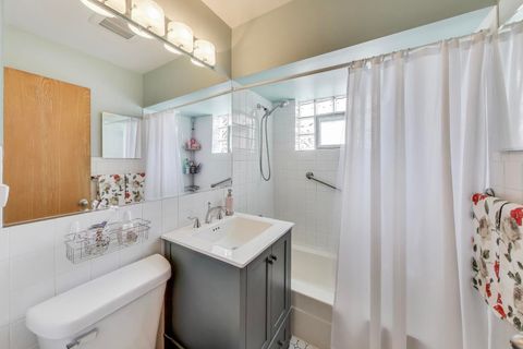 Tiny photo for 304 Amherst Avenue, Des Plaines, IL 60016 (MLS # 12498913)