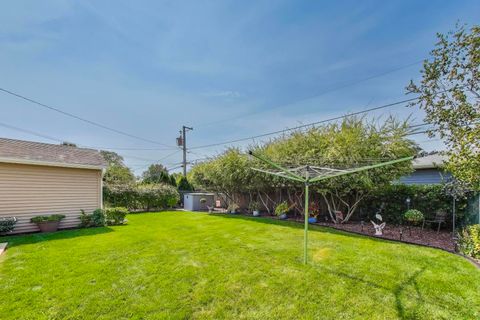 Tiny photo for 304 Amherst Avenue, Des Plaines, IL 60016 (MLS # 12498913)