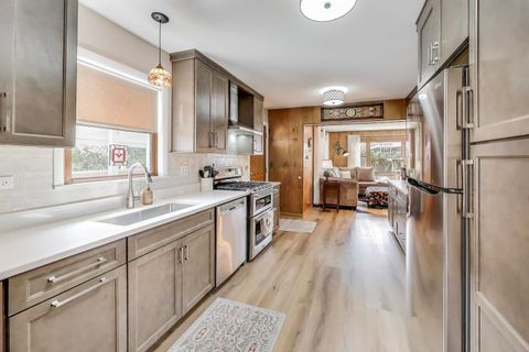 Tiny photo for 304 Amherst Avenue, Des Plaines, IL 60016 (MLS # 12498913)