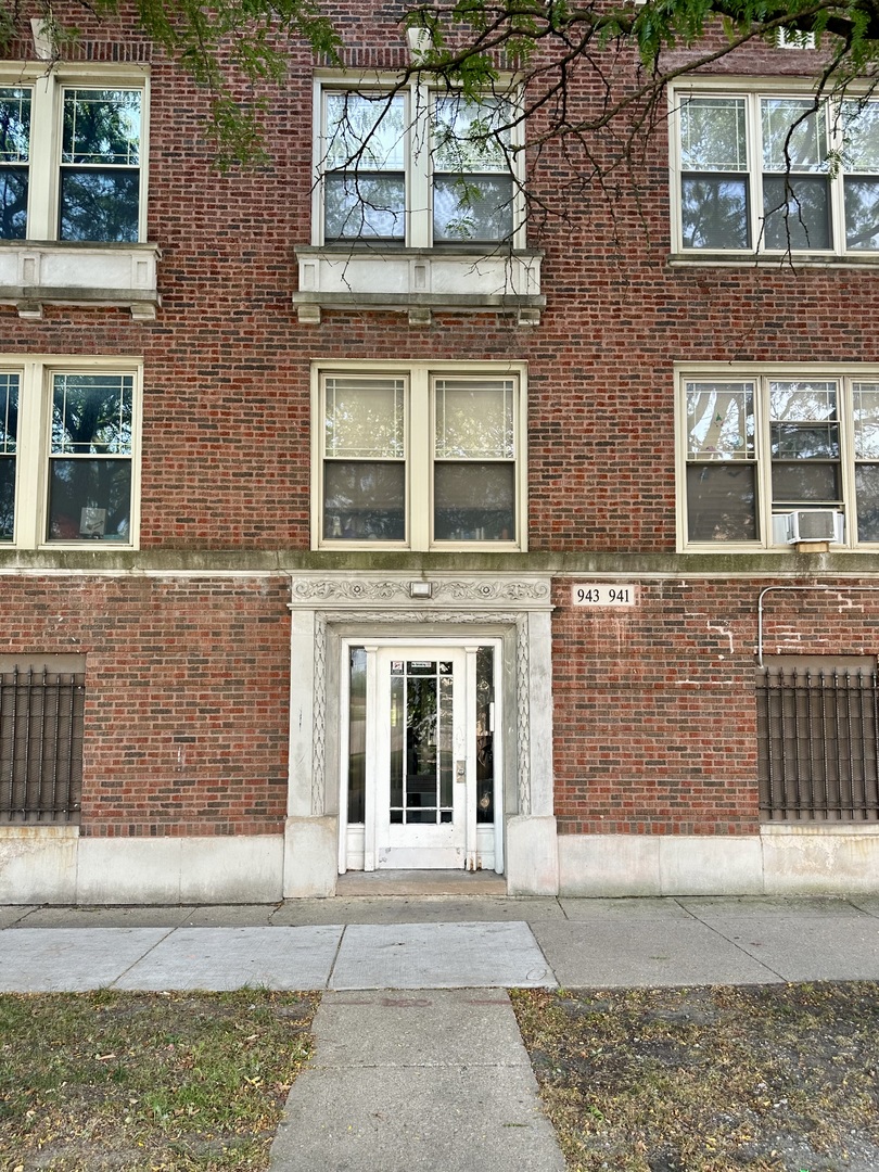 941 E Marquette Road 3W