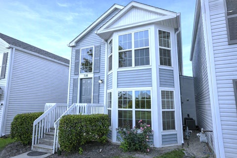 Tiny photo for 710 FOUR SEASONS Boulevard #710, Aurora, IL 60504 (MLS # 12793844)